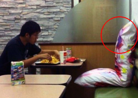gambar-aneh-makan-malam