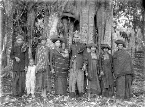 340071-old-photos-of-indonesian-people