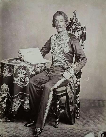 340077-old-photos-of-indonesian-people